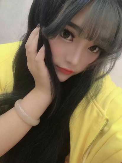 脸蛋清秀温婉的杭州嫩妹，D罩杯肉奶肉屁股，战斗力杠杠的